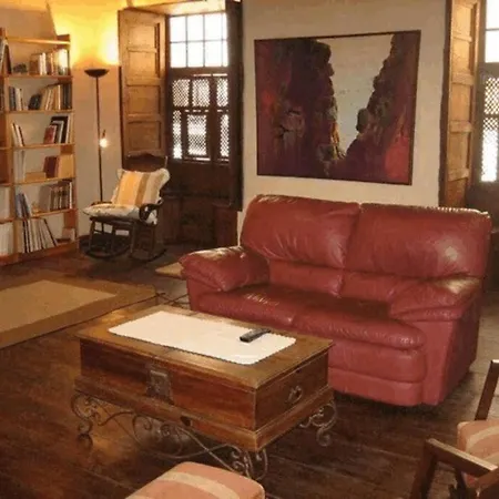 Casa Montanez, Caseron Historico